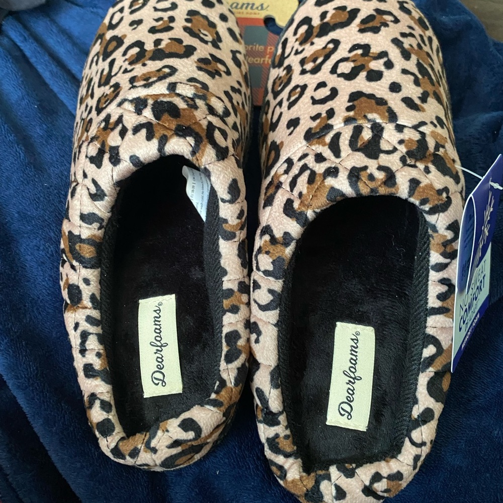 NWT Dearfoam slippers